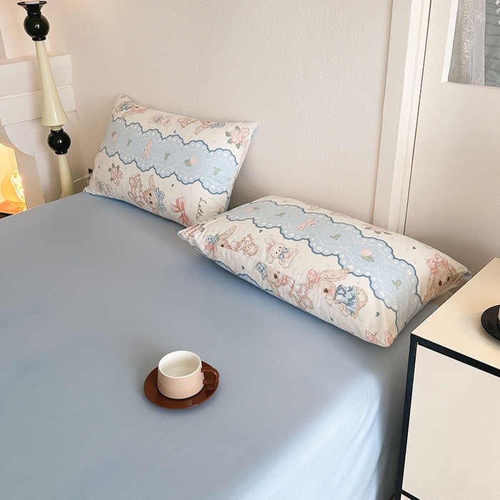 91家纺网 家纺一手货源 找家纺 梵克保罗 2025新款ins风亲肤卡通条格印花水洗棉系列四件套-风格二 可爱小兔