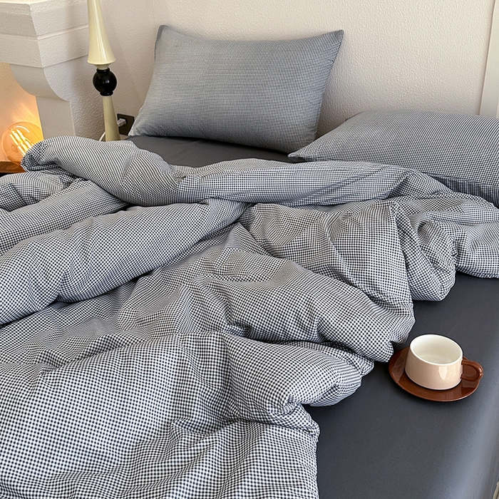 91家纺网 家纺一手货源 找家纺 梵克保罗 2025新款ins风亲肤卡通条格印花水洗棉系列四件套-风格二 日系高级灰格