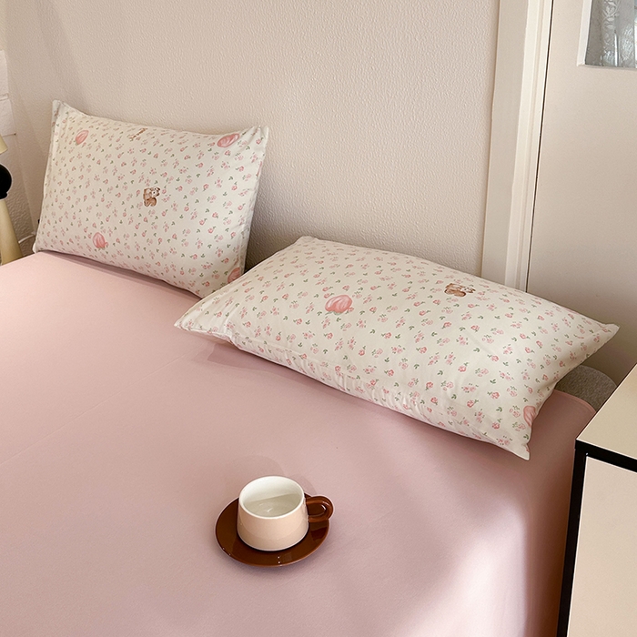 91家纺网 家纺一手货源 找家纺 梵克保罗 2025新款ins风亲肤卡通条格印花水洗棉系列四件套-风格二 蜜桃松鼠