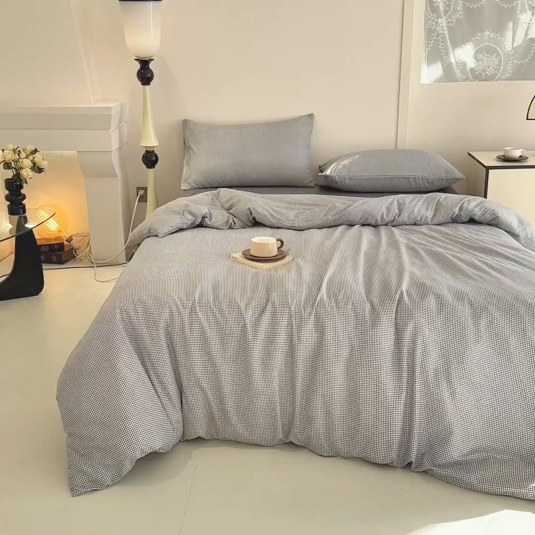 91家纺网 家纺一手货源 找家纺 梵克保罗 2025新款ins风亲肤卡通条格印花水洗棉系列四件套-风格二 日系高级灰格