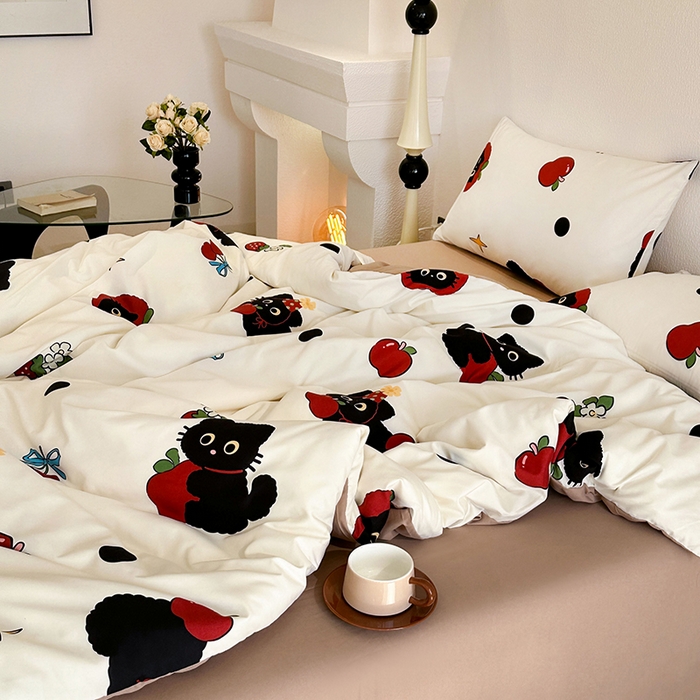 91家纺网 家纺一手货源 找家纺 梵克保罗 2025新款ins风亲肤卡通条格印花水洗棉系列四件套-风格三 小黑猫