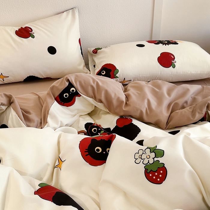 91家纺网 家纺一手货源 找家纺 梵克保罗 2025新款ins风亲肤卡通条格印花水洗棉系列四件套-风格三 小黑猫