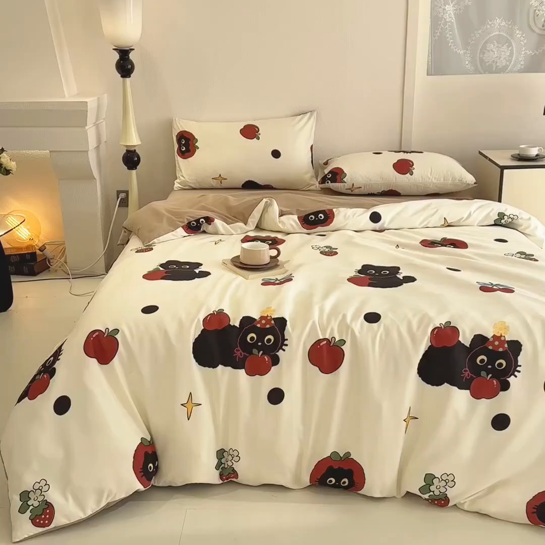 91家纺网 家纺一手货源 找家纺 梵克保罗 2025新款ins风亲肤卡通条格印花水洗棉系列四件套-风格三 小黑猫