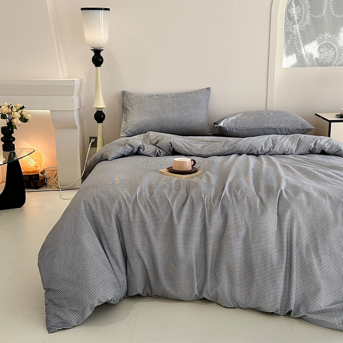 91家纺网 家纺一手货源 找家纺 梵克保罗 2025新款ins风亲肤卡通条格印花水洗棉系列四件套-风格三 日系高级灰格