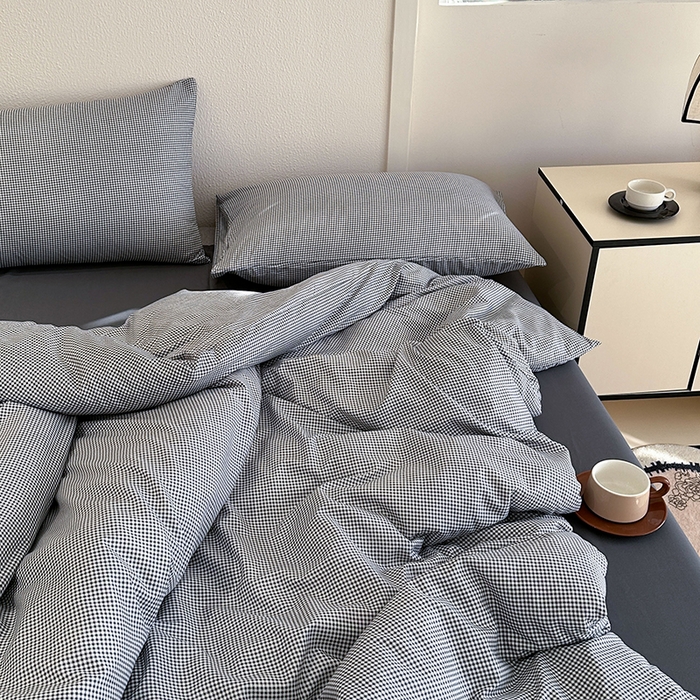91家纺网 家纺一手货源 找家纺 梵克保罗 2025新款ins风亲肤卡通条格印花水洗棉系列四件套-风格三 日系高级灰格