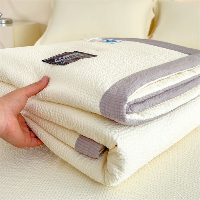 91家纺网 家纺一手货源 找家纺 梵克保罗 2025春夏新品10A抗菌泡泡棉大豆单夏被空调被被子被芯 米黄