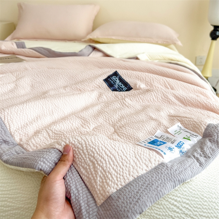 91家纺网 家纺一手货源 找家纺 梵克保罗 2025春夏新品10A抗菌泡泡棉大豆单夏被空调被被子被芯 卡其+米黄