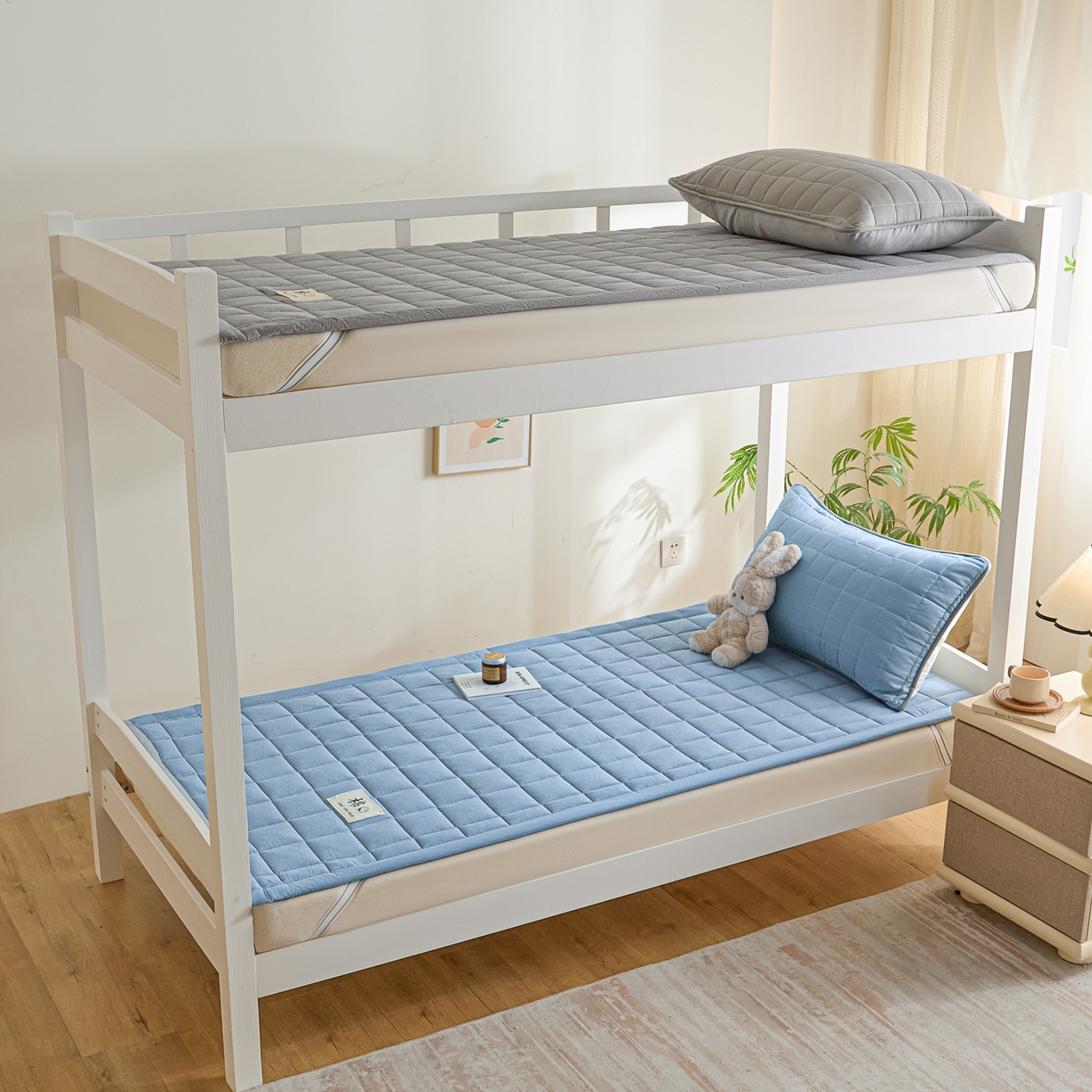 91家纺网 家纺一手货源 找家纺 鑫钰 2025新款学生开学季宿舍专用新疆棉花床垫薄款 棉格-宾利蓝