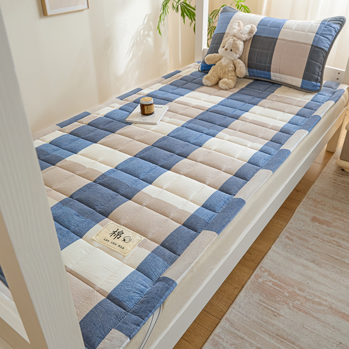 91家纺网 家纺一手货源 找家纺 鑫钰 2025新款学生开学季宿舍专用新疆棉花床垫薄款 棉格-蓝大格