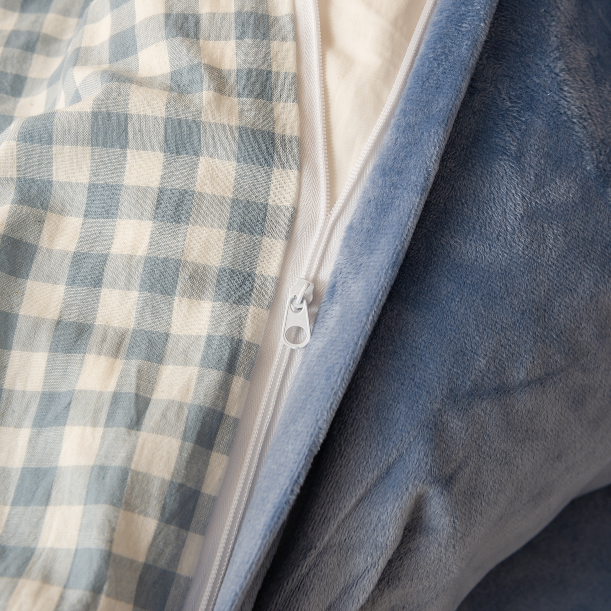 91家纺网 家纺一手货源 找家纺 雯雨家纺 2025新款全棉加牛奶绒宝宝绒一面棉一面绒单件被套单品被套 棉绒-蓝小格