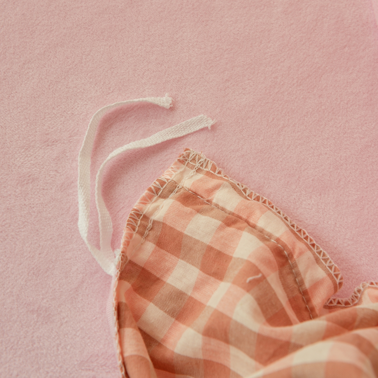 91家纺网 家纺一手货源 找家纺 雯雨家纺 2025新款全棉加牛奶绒宝宝绒一面棉一面绒单件被套单品被套 棉绒-粉小格