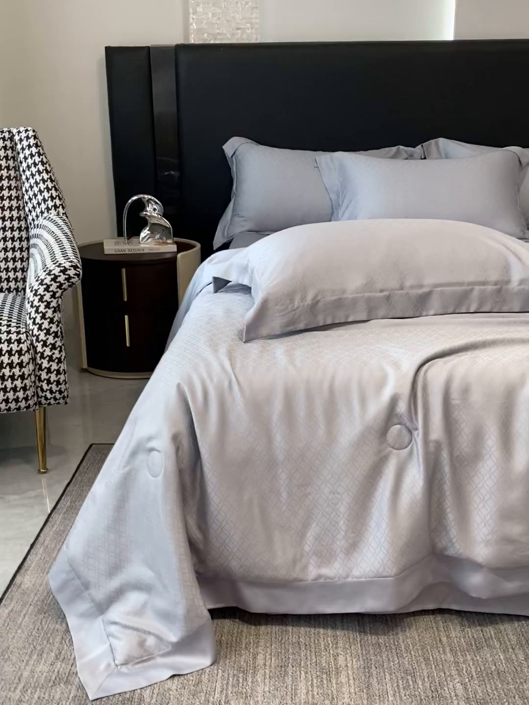 91家纺网 家纺一手货源 找家纺 梵克保罗 2025春夏新款莱赛尔兰精天丝提花单夏被空调被夏被四件套 银兰