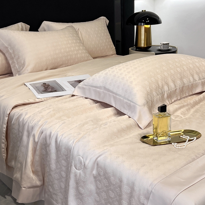 91家纺网 家纺一手货源 找家纺 梵克保罗 2025春夏新款莱赛尔兰精天丝提花单夏被空调被夏被四件套 夏日粉