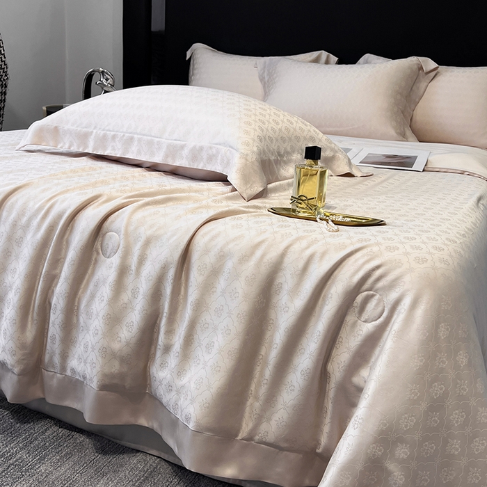 91家纺网 家纺一手货源 找家纺 梵克保罗 2025春夏新款莱赛尔兰精天丝提花单夏被空调被夏被四件套 夏日粉