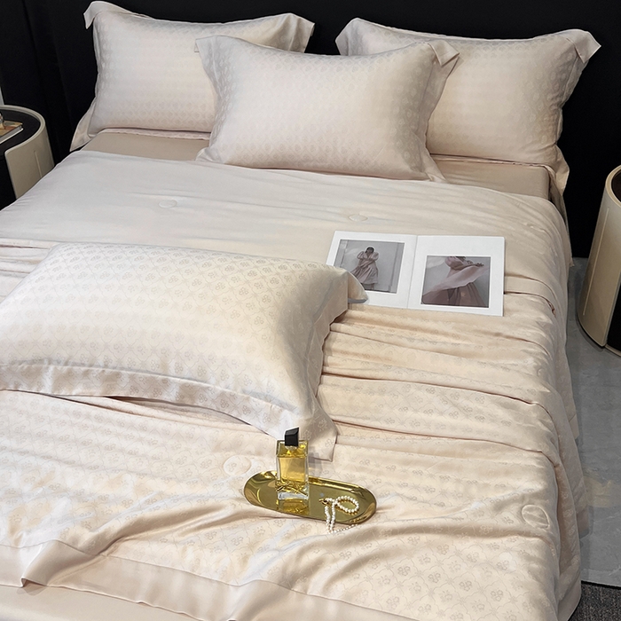 91家纺网 家纺一手货源 找家纺 梵克保罗 2025春夏新款莱赛尔兰精天丝提花单夏被空调被夏被四件套 夏日粉