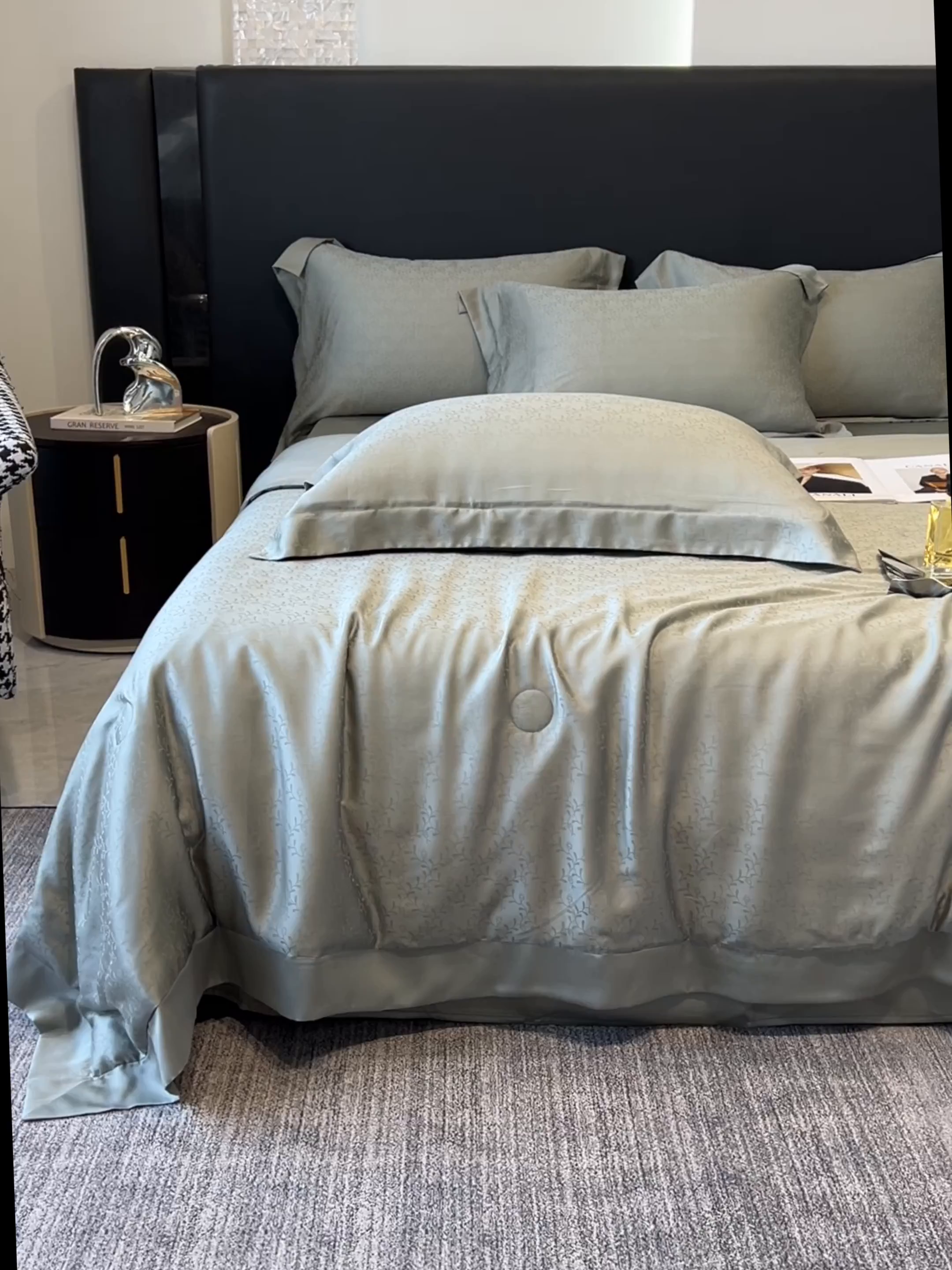 91家纺网 家纺一手货源 找家纺 梵克保罗 2025春夏新款莱赛尔兰精天丝提花单夏被空调被夏被四件套 神秘雨林