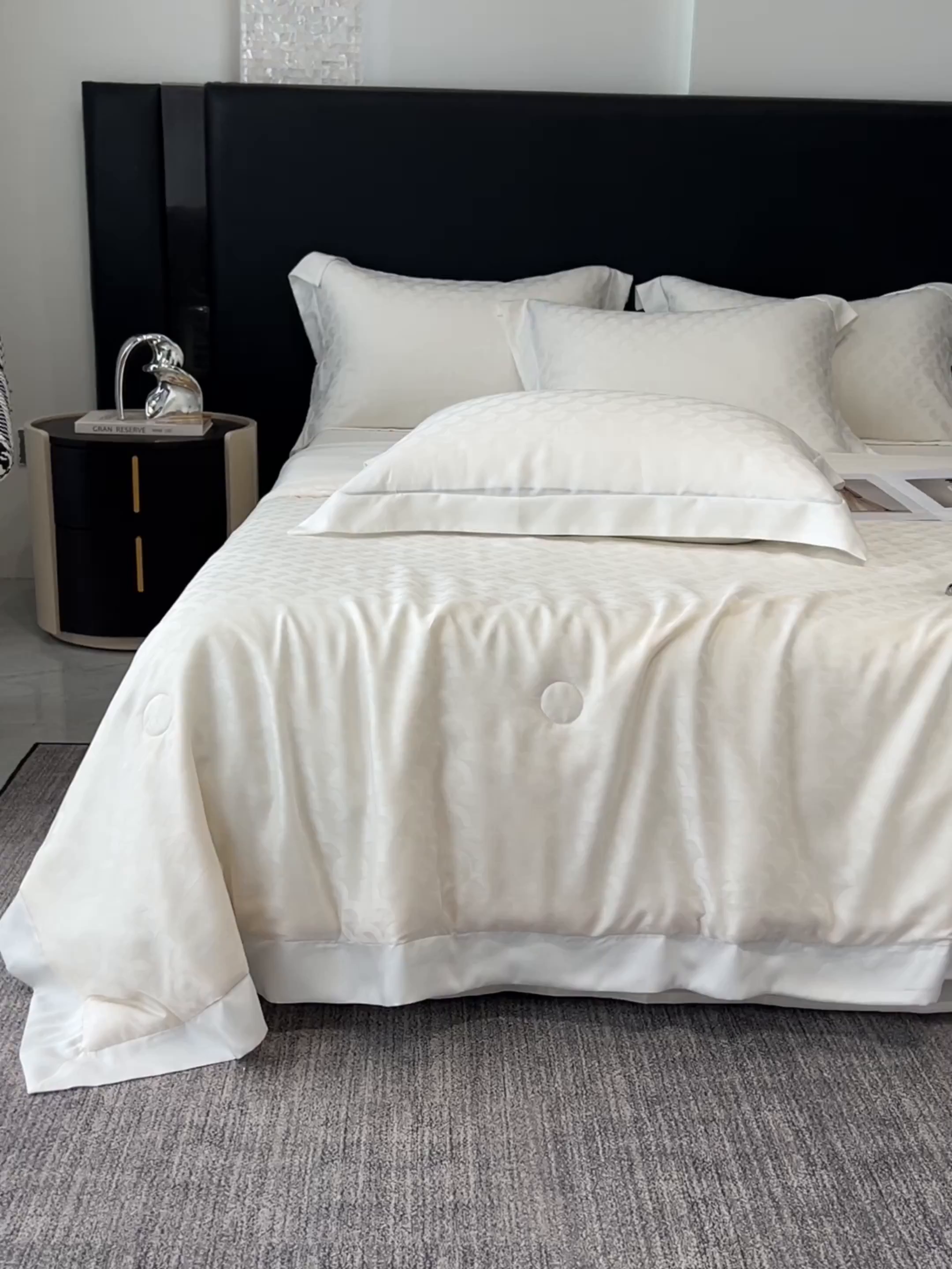 91家纺网 家纺一手货源 找家纺 （总）梵克保罗 2025春夏新款莱赛尔兰精天丝提花单夏被空调被夏被四件套