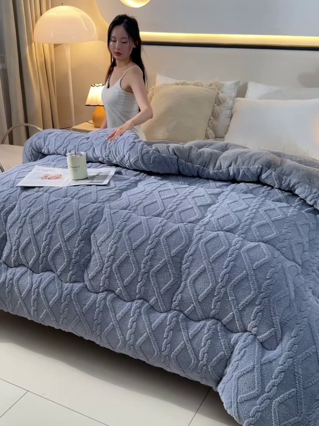 91家纺网 家纺一手货源 找家纺 宇豪家纺 2025新款塔芙绒被子羊羔绒冬被 灰色