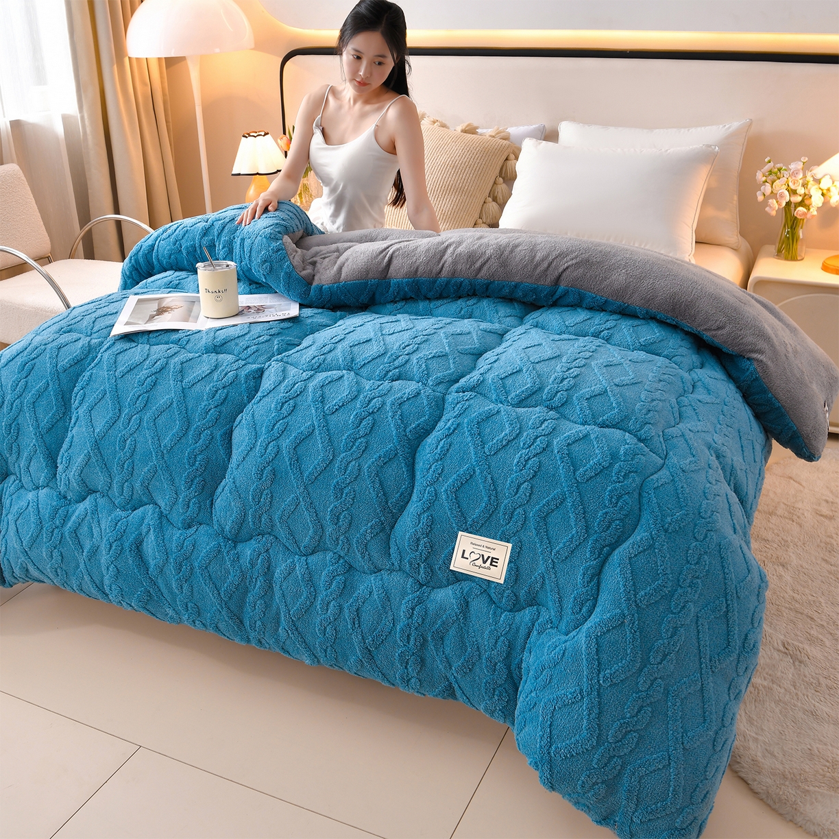 91家纺网 家纺一手货源 找家纺 宇豪家纺 2025新款塔芙绒被子羊羔绒冬被 蓝色