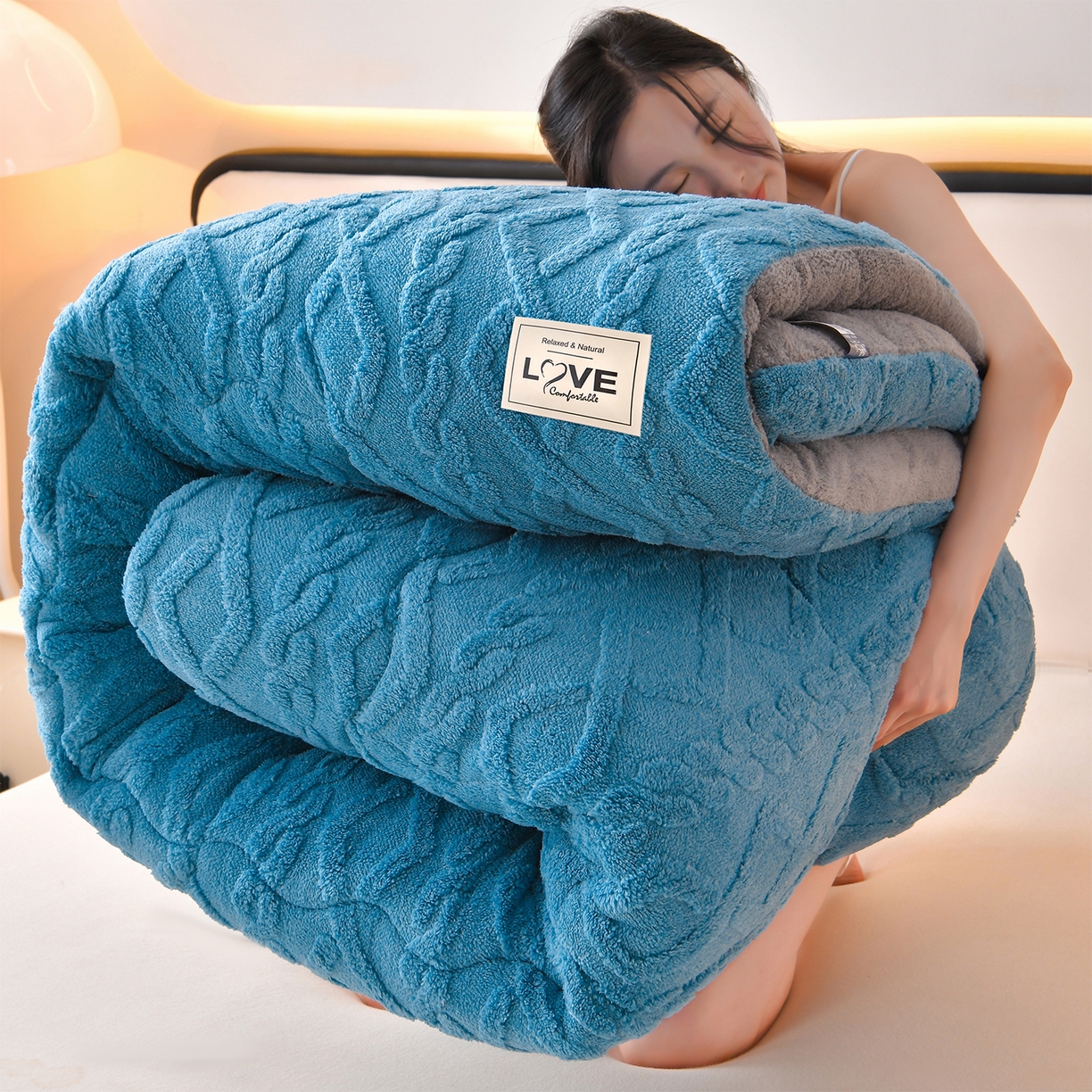 91家纺网 家纺一手货源 找家纺 宇豪家纺 2025新款塔芙绒被子羊羔绒冬被 蓝色