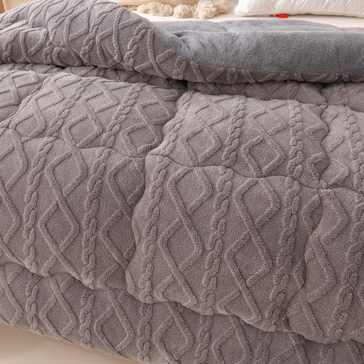 91家纺网 家纺一手货源 找家纺 宇豪家纺 2025新款塔芙绒被子羊羔绒冬被 深灰