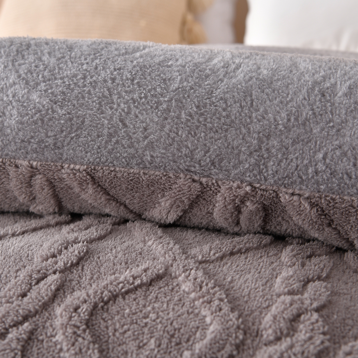 91家纺网 家纺一手货源 找家纺 宇豪家纺 2025新款塔芙绒被子羊羔绒冬被 深灰