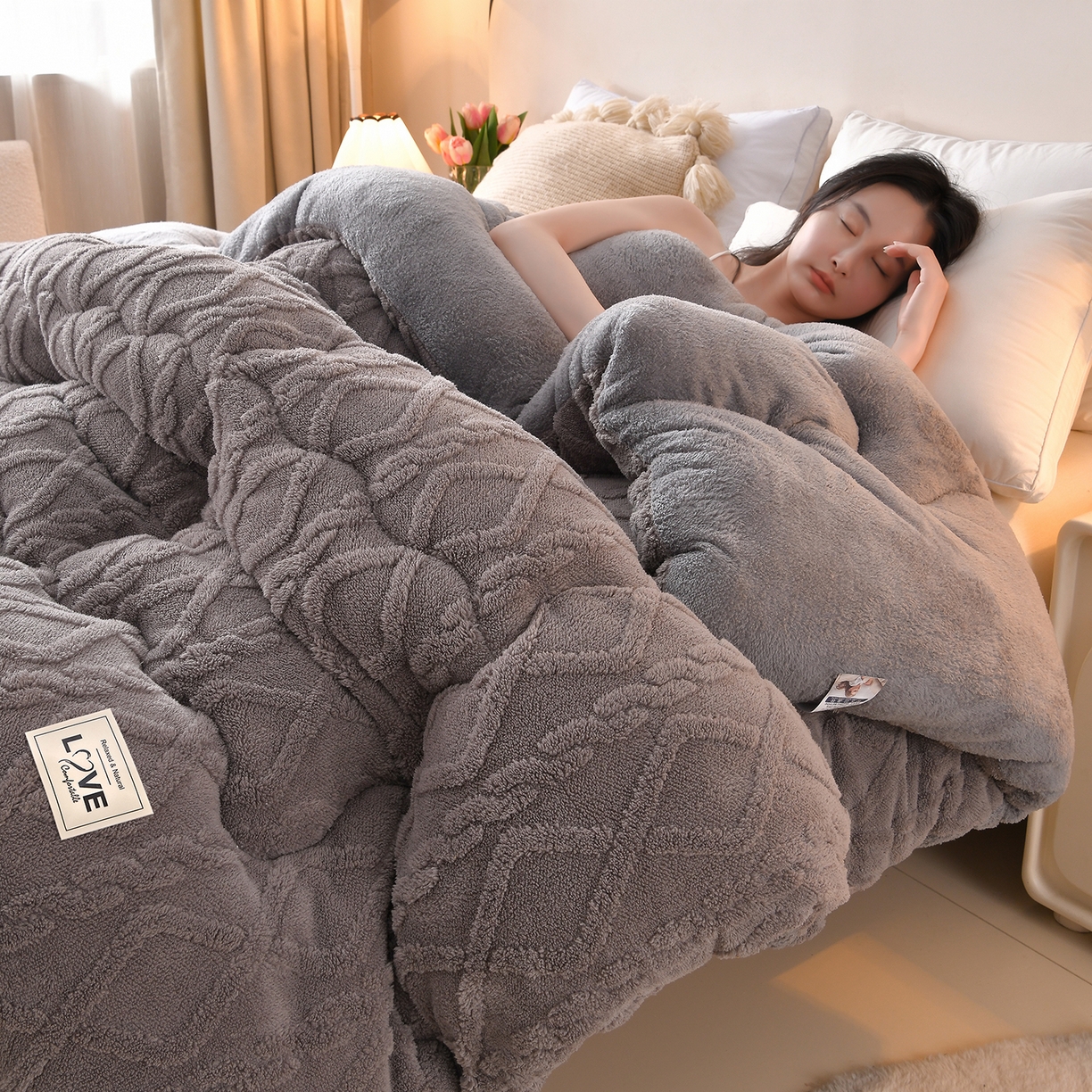 91家纺网 家纺一手货源 找家纺 宇豪家纺 2025新款塔芙绒被子羊羔绒冬被 深灰