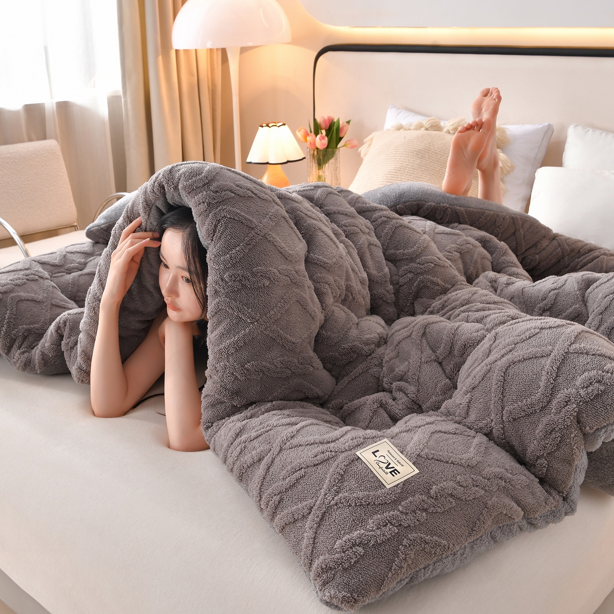 91家纺网 家纺一手货源 找家纺 宇豪家纺 2025新款塔芙绒被子羊羔绒冬被 深灰