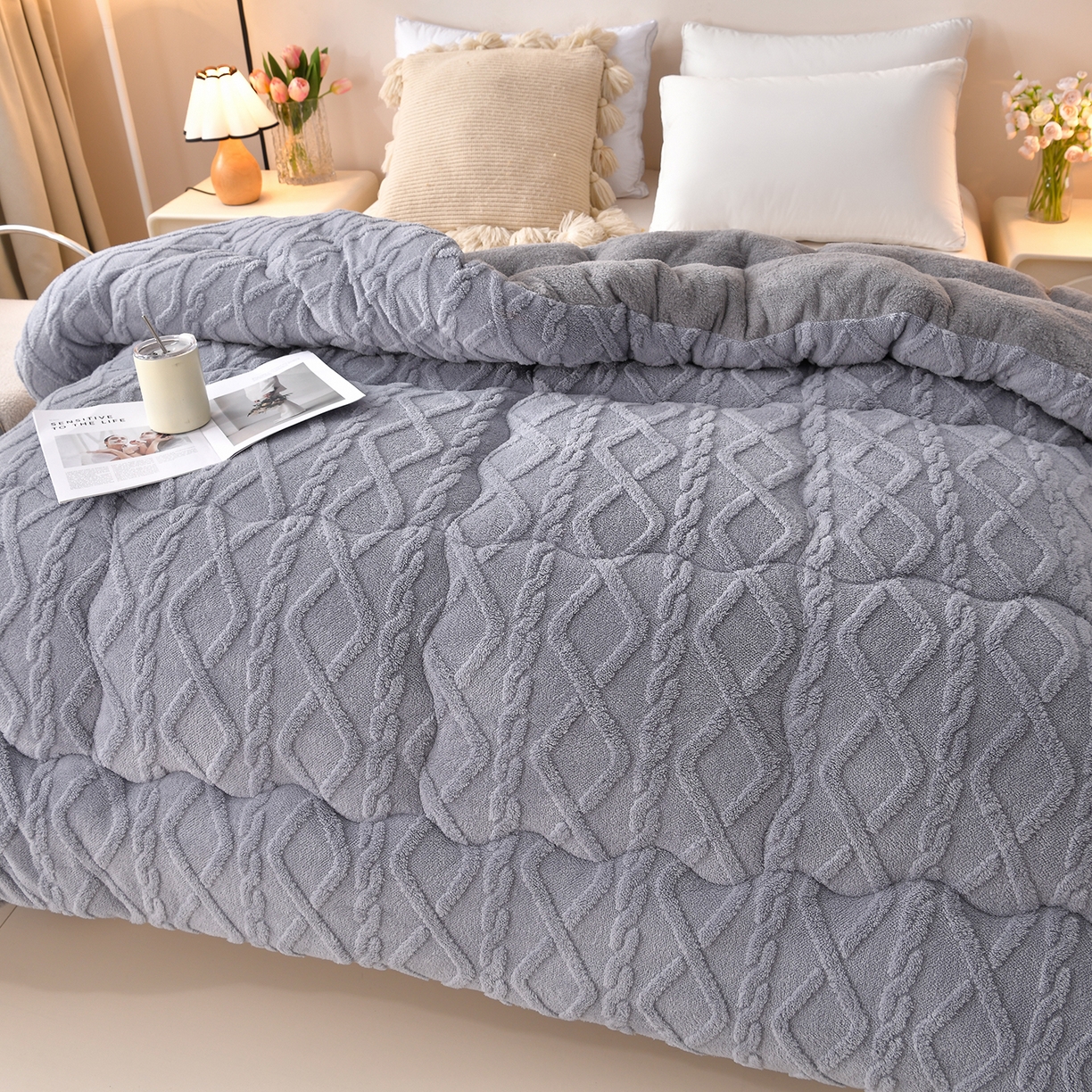 91家纺网 家纺一手货源 找家纺 宇豪家纺 2025新款塔芙绒被子羊羔绒冬被 灰色