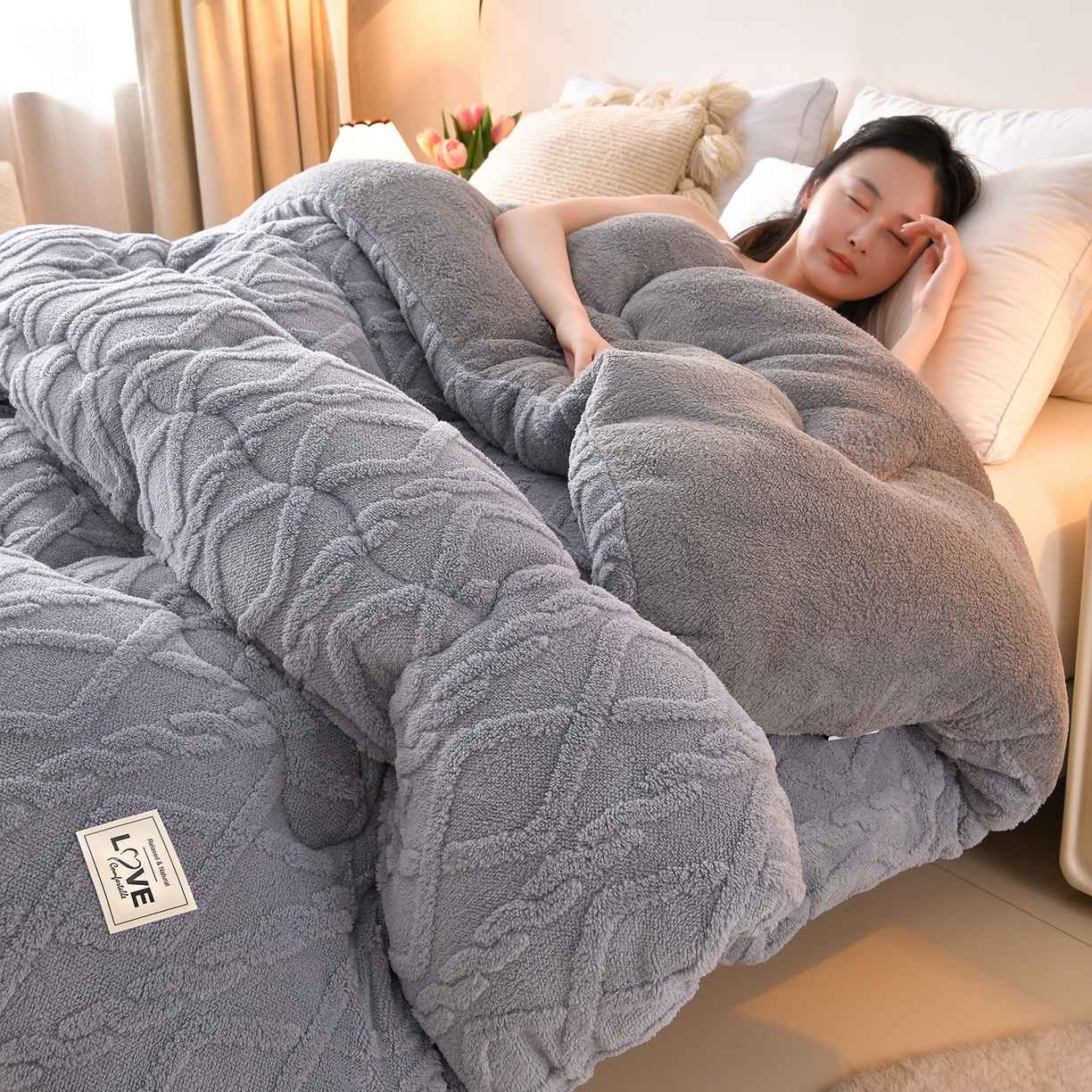 91家纺网 家纺一手货源 找家纺 宇豪家纺 2025新款塔芙绒被子羊羔绒冬被 灰色