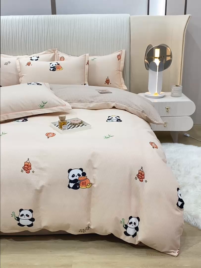 91家纺网 家纺一手货源 找家纺 红日子纺织品 2025新款100%全棉纯棉磨毛四件套 快乐熊猫