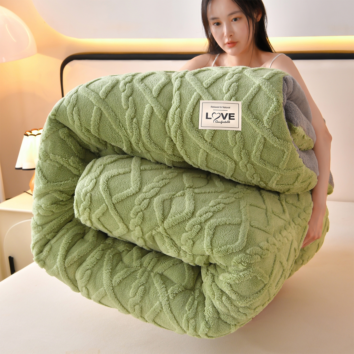 91家纺网 家纺一手货源 找家纺 宇豪家纺 2025新款塔芙绒被子羊羔绒冬被 绿色