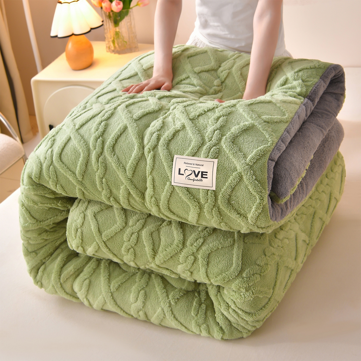 91家纺网 家纺一手货源 找家纺 宇豪家纺 2025新款塔芙绒被子羊羔绒冬被 绿色