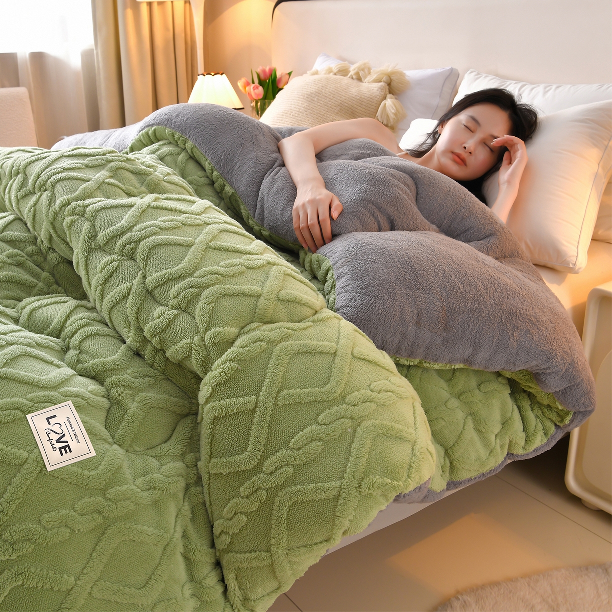 91家纺网 家纺一手货源 找家纺 宇豪家纺 2025新款塔芙绒被子羊羔绒冬被 绿色