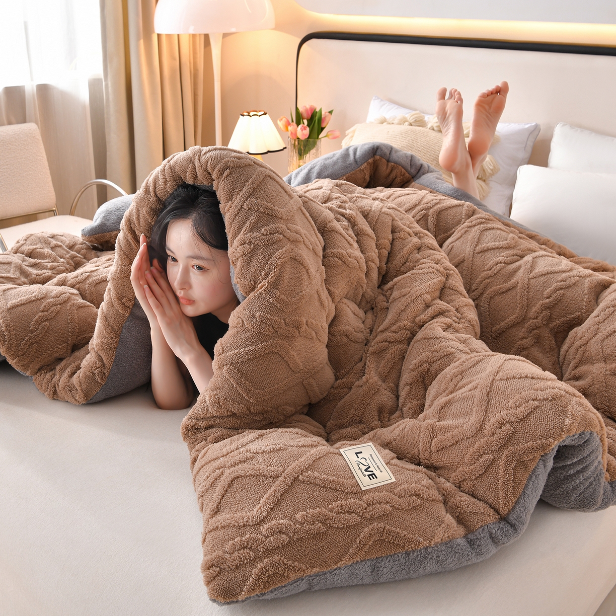 91家纺网 家纺一手货源 找家纺 宇豪家纺 2025新款塔芙绒被子羊羔绒冬被 咖色