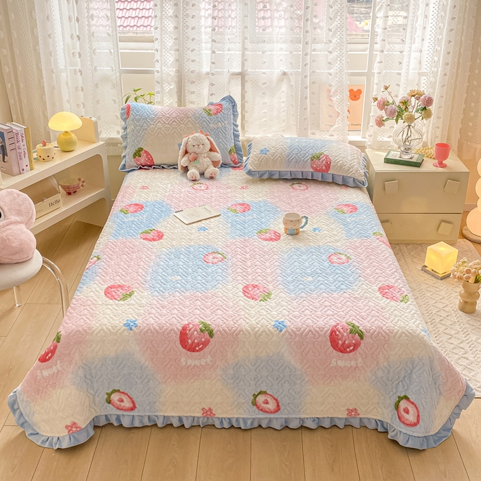 91家纺网 家纺一手货源 找家纺 （总）源舍家纺 2025新款牛奶绒夹棉床盖毯花边床单款