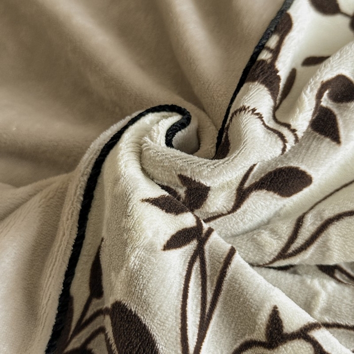 91家纺网 家纺一手货源 找家纺 诺梵家纺 2025新款拼接雕花牛奶绒四件套 布朗棕