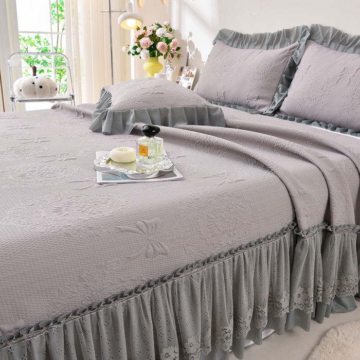 91家纺网 家纺一手货源 找家纺 梵克保罗 2025新款凉感豆豆床裙夏被四件套 花梦蝶 高级灰