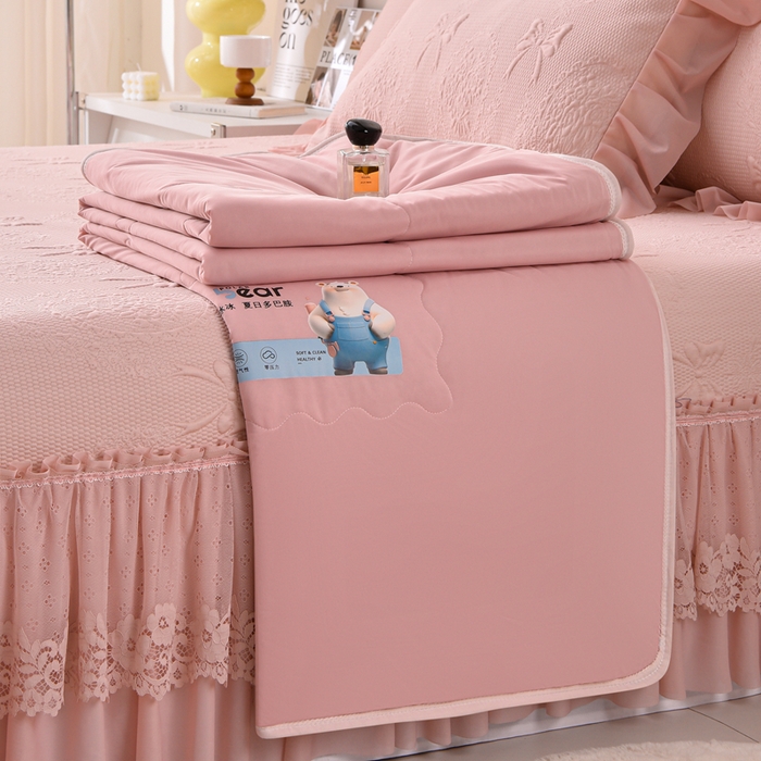 91家纺网 家纺一手货源 找家纺 梵克保罗 2025新款凉感豆豆床裙夏被四件套 花梦蝶 粉