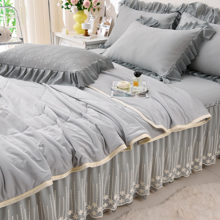 91家纺网 家纺一手货源 找家纺 梵克保罗 2025新款凉感豆豆床裙夏被四件套 幸运花 高级灰