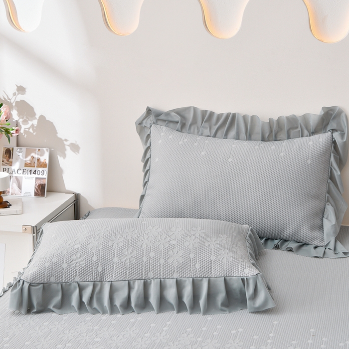 91家纺网 家纺一手货源 找家纺 梵克保罗 2025新款凉感豆豆床裙夏被四件套 幸运花 高级灰