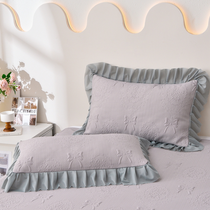 91家纺网 家纺一手货源 找家纺 梵克保罗 2025新款凉感豆豆床裙夏被四件套 花梦蝶 高级灰