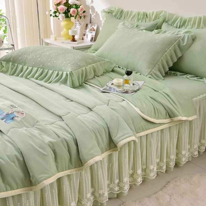 91家纺网 家纺一手货源 找家纺 梵克保罗 2025新款凉感豆豆床裙夏被四件套 幸运花 香草绿