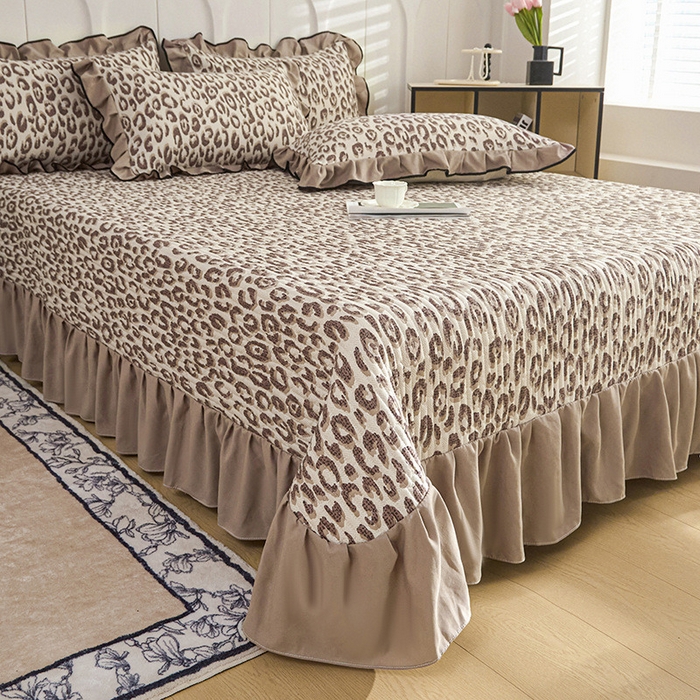 91家纺网 家纺一手货源 找家纺 梵克保罗 2025春夏新款有氧双层纱印花夹棉床盖四件套夏被四件套 豹影流光