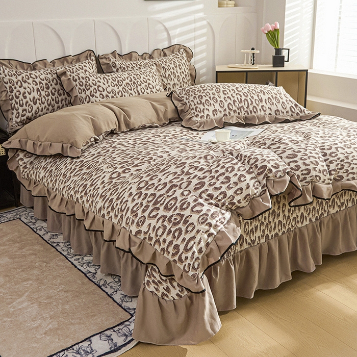 91家纺网 家纺一手货源 找家纺 梵克保罗 2025春夏新款有氧双层纱印花夹棉床盖四件套夏被四件套 豹影流光