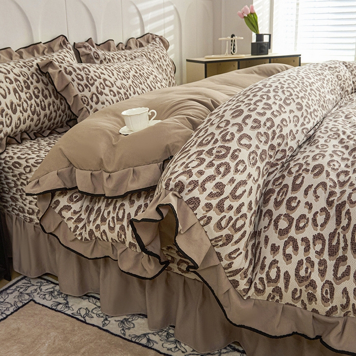 91家纺网 家纺一手货源 找家纺 梵克保罗 2025春夏新款有氧双层纱印花夹棉床盖四件套夏被四件套 豹影流光