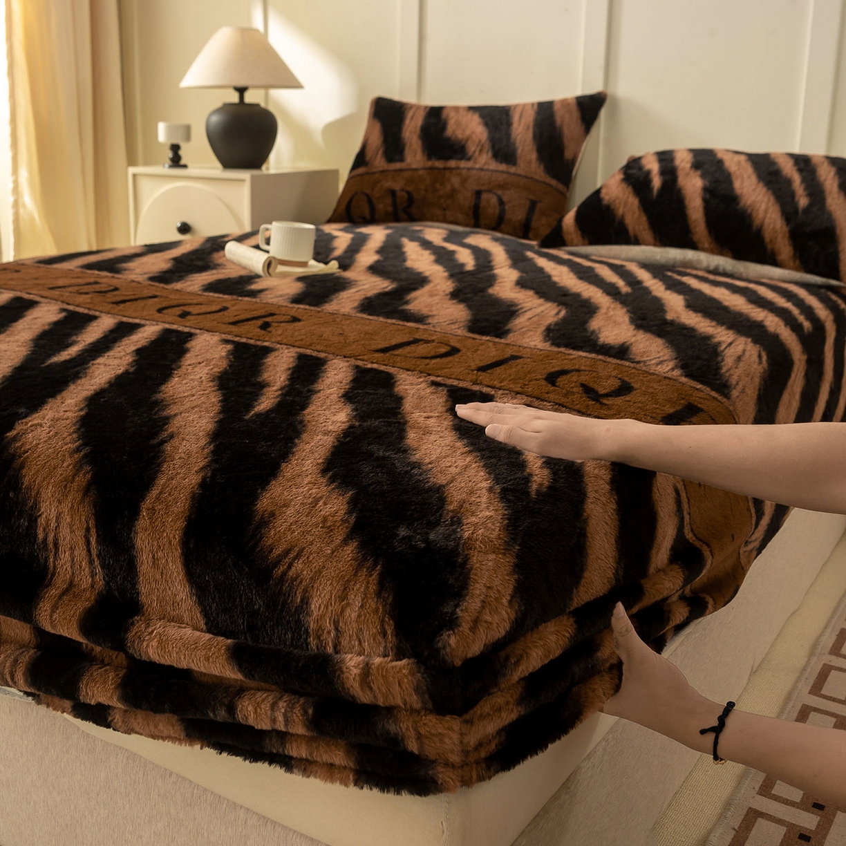 91家纺网 家纺一手货源 找家纺 （总）眠势力 2025新款兔毛绒床笠单件冬季加绒冬季保暖保护套全包防尘床垫罩-美拉德系列