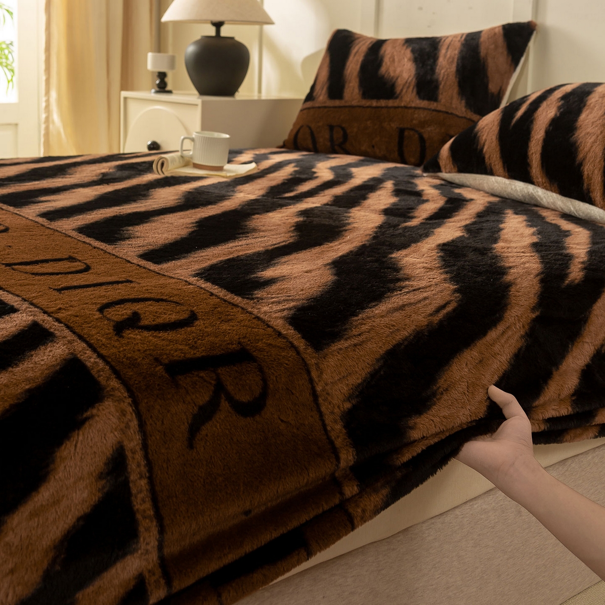 91家纺网 家纺一手货源 找家纺 （总）眠势力 2025新款兔毛绒床笠单件冬季加绒冬季保暖保护套全包防尘床垫罩-美拉德系列