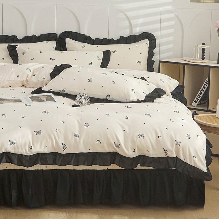 91家纺网 家纺一手货源 找家纺 梵克保罗 2025春夏新款有氧双层纱印花夹棉床盖四件套夏被四件套 蝴蝶纷飞 奶油白