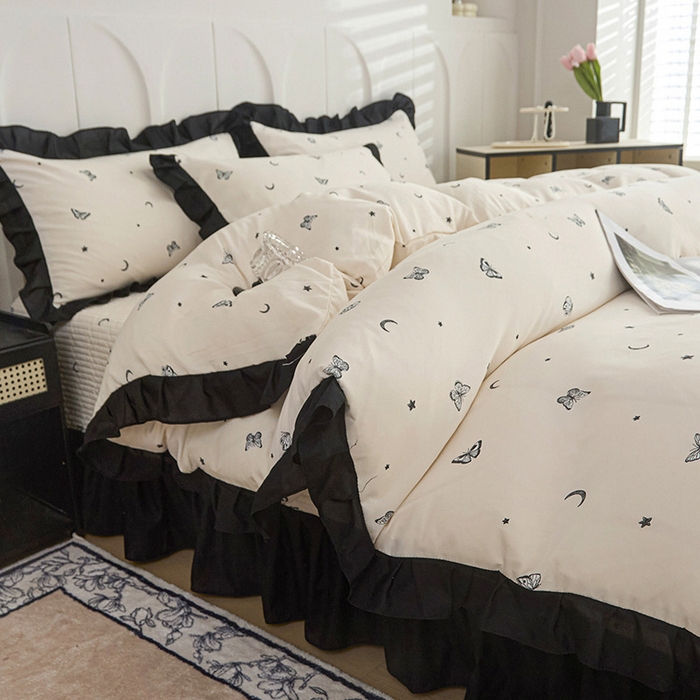 91家纺网 家纺一手货源 找家纺 梵克保罗 2025春夏新款有氧双层纱印花夹棉床盖四件套夏被四件套 蝴蝶纷飞 奶油白